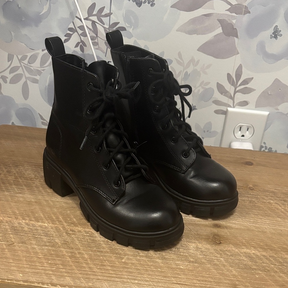 Girls boots